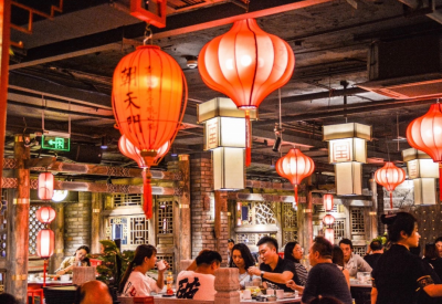 百色開火鍋加盟店，如何提高前廳服務(wù)水平？