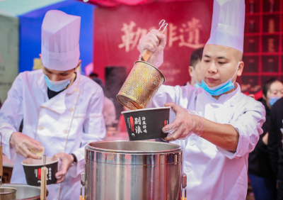 來(lái)朝天門(mén)吃火鍋，才是節(jié)假日的正確打開(kāi)方式！