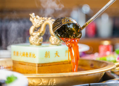 重慶老火鍋加盟店靠什么吸引顧客？