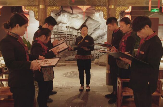 九宮格火鍋加盟店，如何合理為員工安排工作？