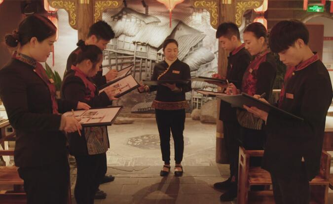 想提高火鍋加盟店利潤，得從培養(yǎng)服務員開始