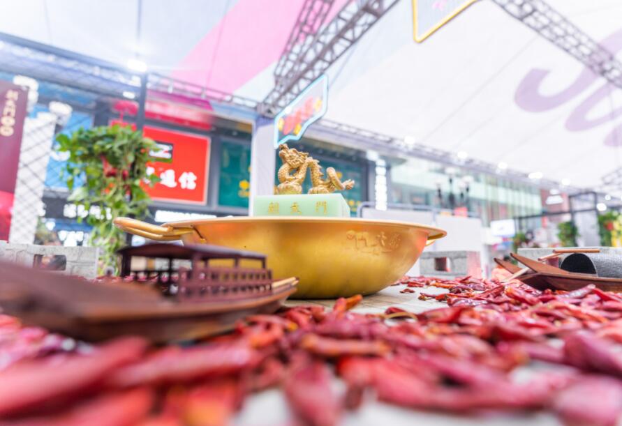 220萬(wàn)能開(kāi)一家多大規(guī)模的火鍋店？