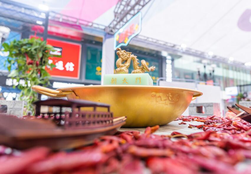 自貢開(kāi)火鍋加盟店怎么樣？賺不賺錢(qián)？