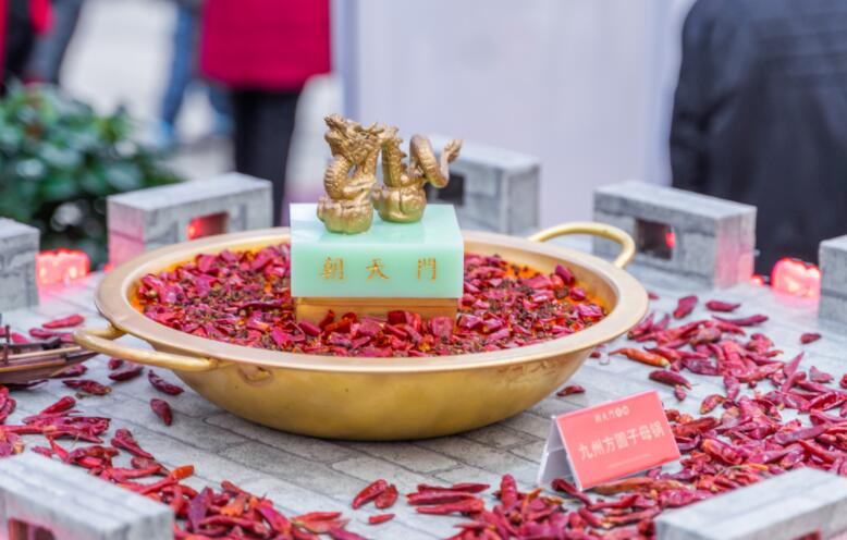 吃火鍋有哪些講究？跟著老重慶人學(xué)起來(lái)！
