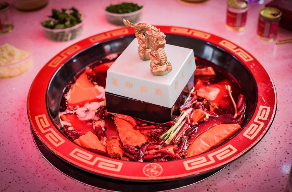 咸寧開(kāi)火鍋加盟店，如何打造吸睛門頭？