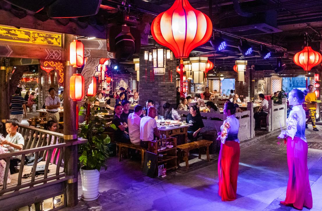 黑河開(kāi)火鍋加盟店，選明星店還是老品牌？