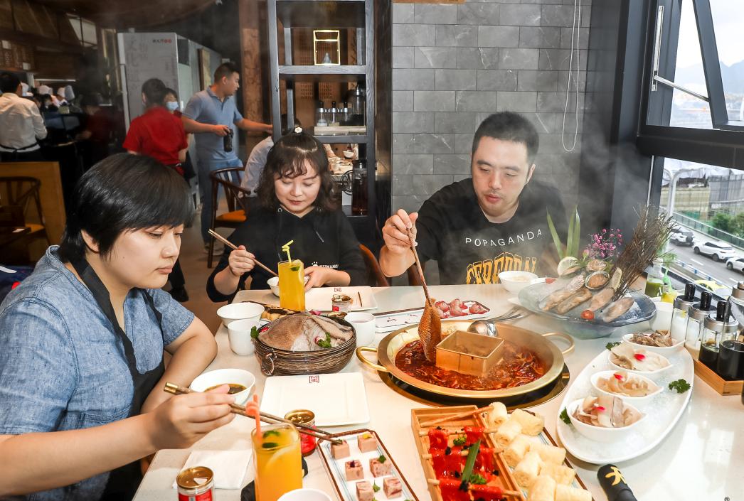 桂林開(kāi)火鍋加盟店，如何才能擁有穩(wěn)定的客源？