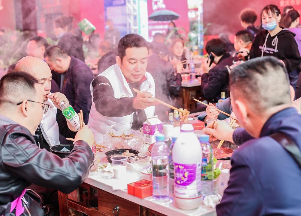 加盟朝天門火鍋如何？營運(yùn)部提供全程保姆式扶持！