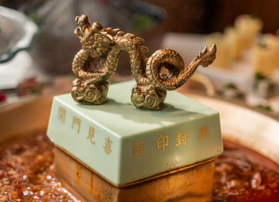 重慶南岸區(qū)開火鍋加盟店，怎樣打造新鮮感？