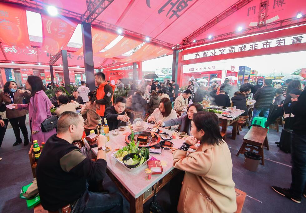 來重慶除了打卡網(wǎng)紅景點(diǎn)，還可以品嘗人間煙火！