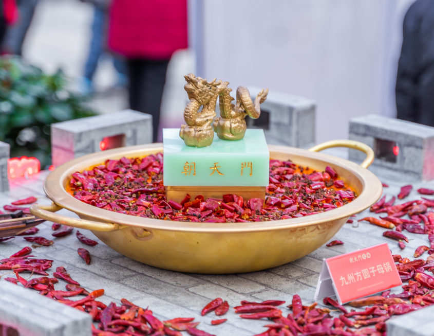 疫情反復(fù)，重慶火鍋加盟店們?cè)撊绾螒?yīng)對(duì)？