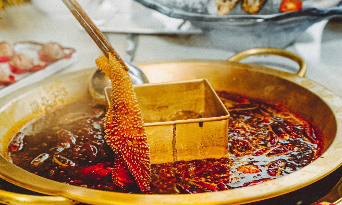 為什么重慶地區(qū)吃火鍋蘸油碟，北方更喜歡蘸麻醬？
