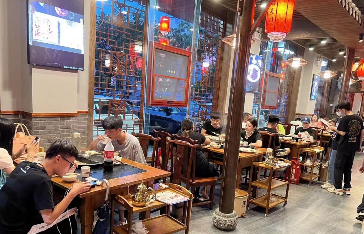 開(kāi)火鍋店，自營(yíng)好還是加盟好？