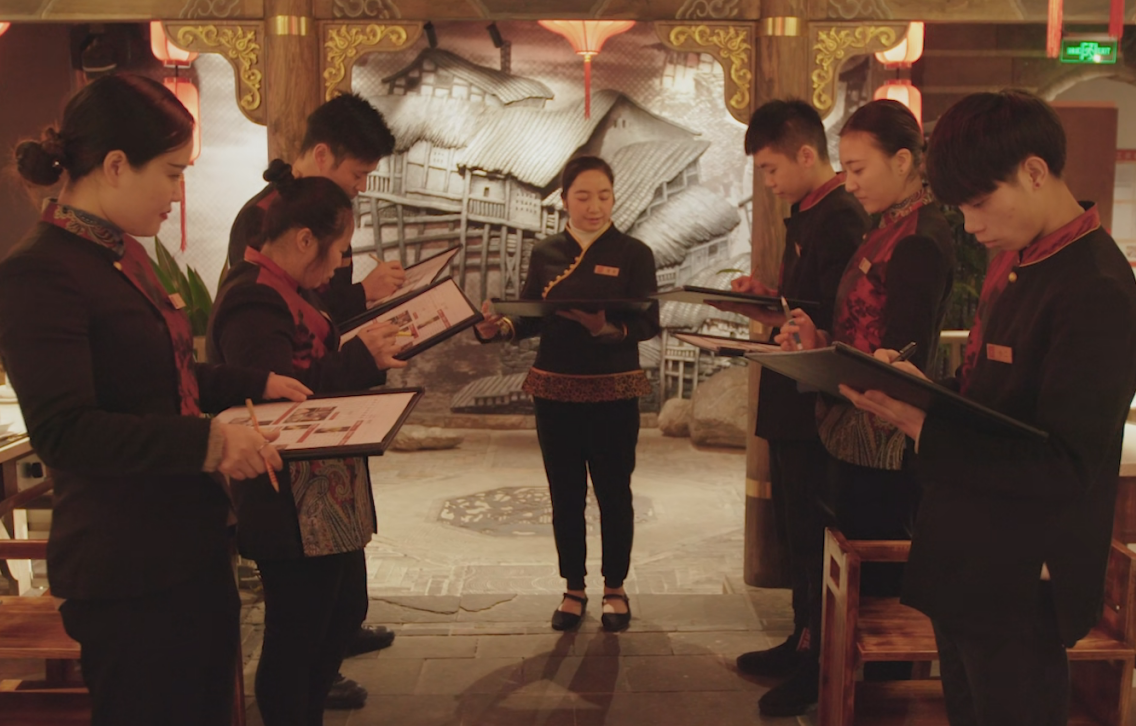 為什么大學(xué)生寧愿沒(méi)工作，也不愿意去當(dāng)服務(wù)員？