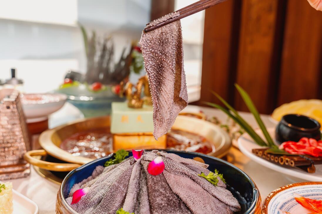 火鍋店的大招牌，特色重慶火鍋毛肚，這么做就對了！