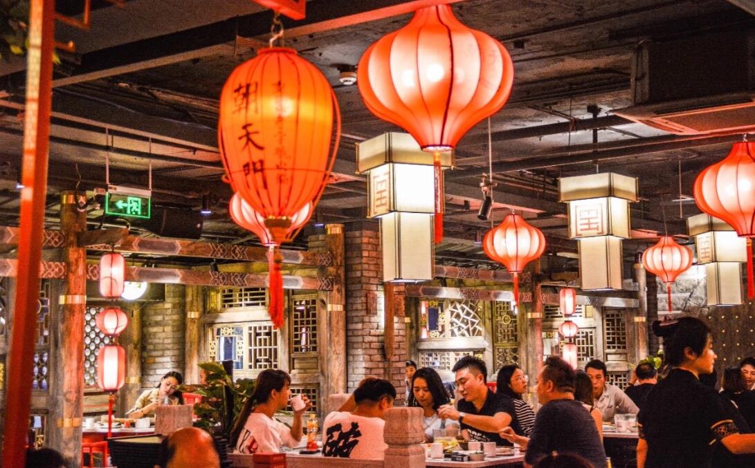 五類火鍋店裝修風(fēng)格，時(shí)尚正在路上，經(jīng)典永不過時(shí)！