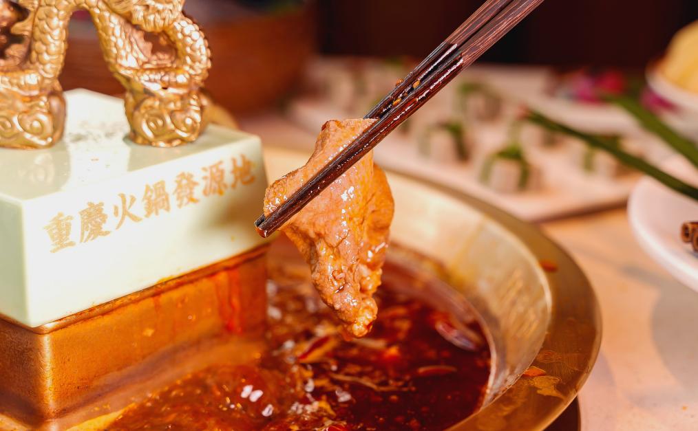 火鍋耙牛肉，好吃得不得了，難怪們店賣斷貨！