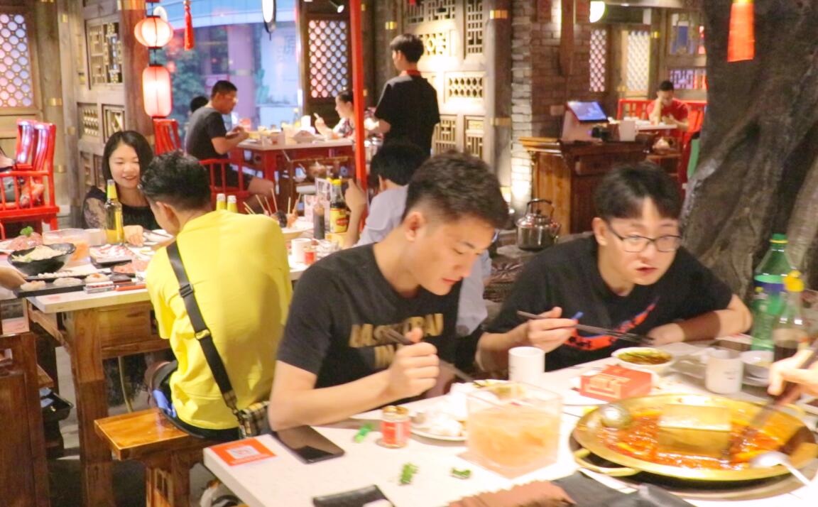 火鍋店桌椅，這么選！居然還提高了營(yíng)業(yè)額？