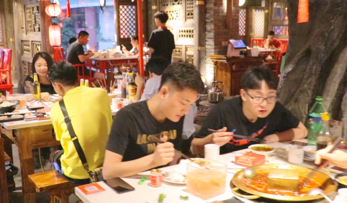 重慶火鍋，推出低價(jià)套餐，生意是否好？