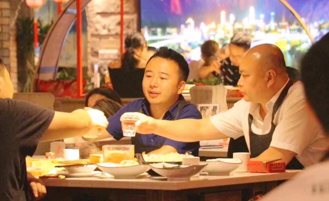 火鍋店選址在巷子里，如何招攬生意？